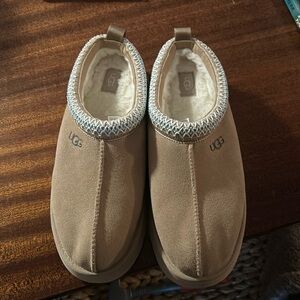 Brand new never worn women’s Tazz Ugg size 10